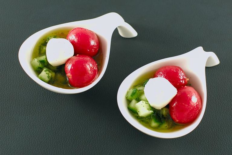 Read more about the article Eingelegte Tomaten | Orangen-Vanille-Öl | Gurkensalat | Mozzarella