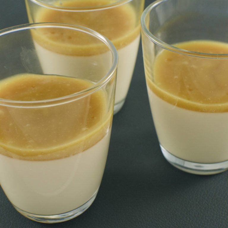 Kokosmilch-Zitronengras Panna Cotta | Mangopüree - Paul Ferkel