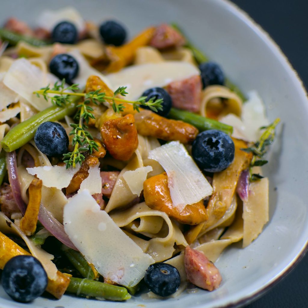 Pasta | Pfifferlinge | Salsiccia | grüne Bohnen | Blaubeeren