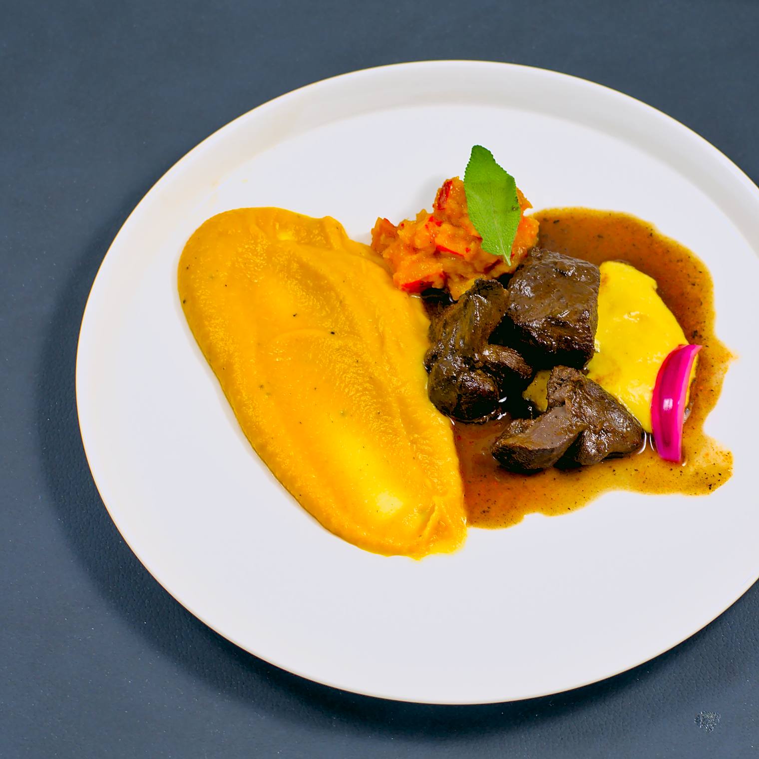 Wildschweingulasch | Dreierlei vom Kürbis | Zwiebel-Pickle - Entdecke ...
