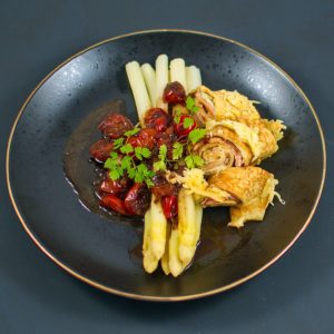 Mehr über den Artikel erfahren Gefüllte Pfannkuchen | Lachs | weißer Spargel | Kirschtomaten