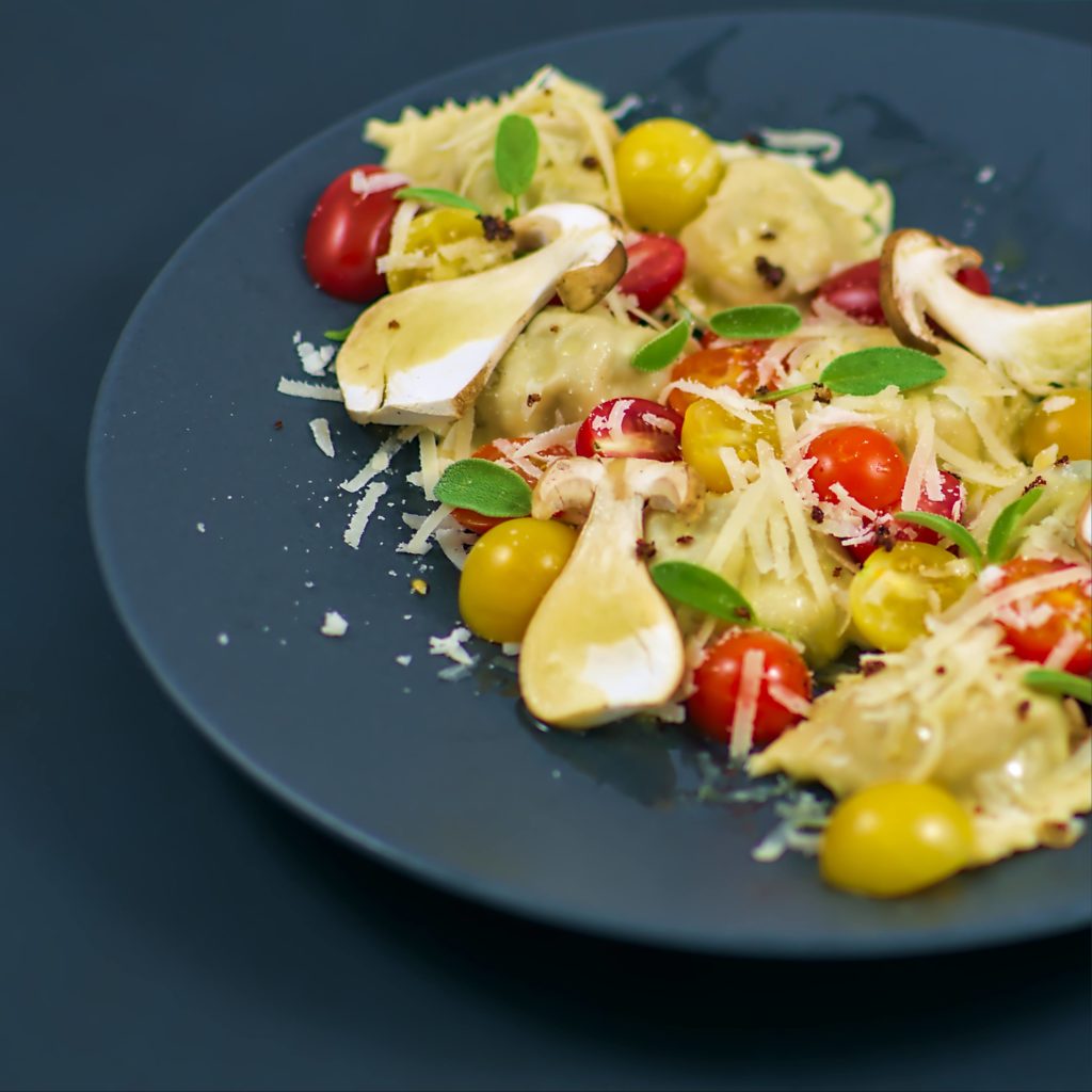 Steinpilzravioli | Kirschtomaten | Parmesan | Salbei | Nussbutter