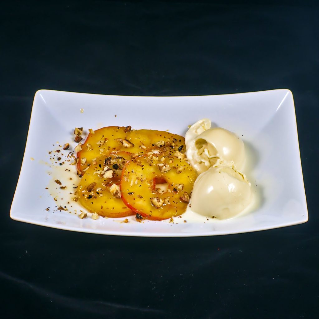 Apfel-Carpaccio | Vanilleeis | Walnuss