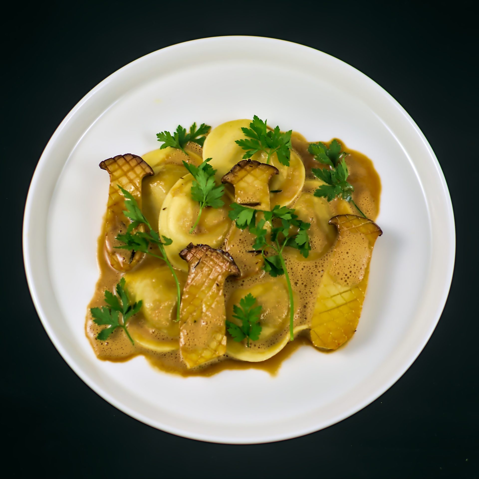 Selbstgemachte Ravioli | Pilz-Buerre-Blanc | Kräuterseitlinge | Estragon