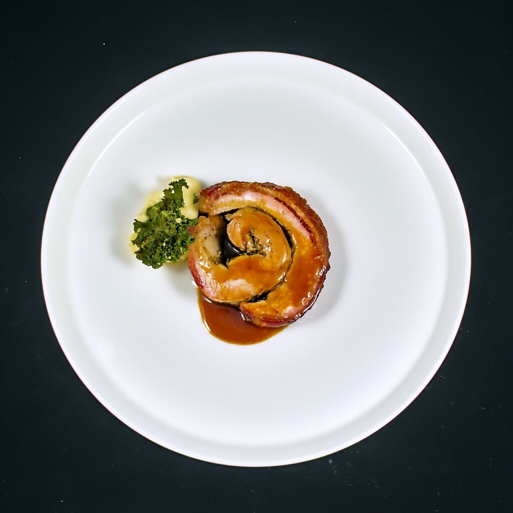 Porchetta | crispy Grünkohl | Pastinakenpure