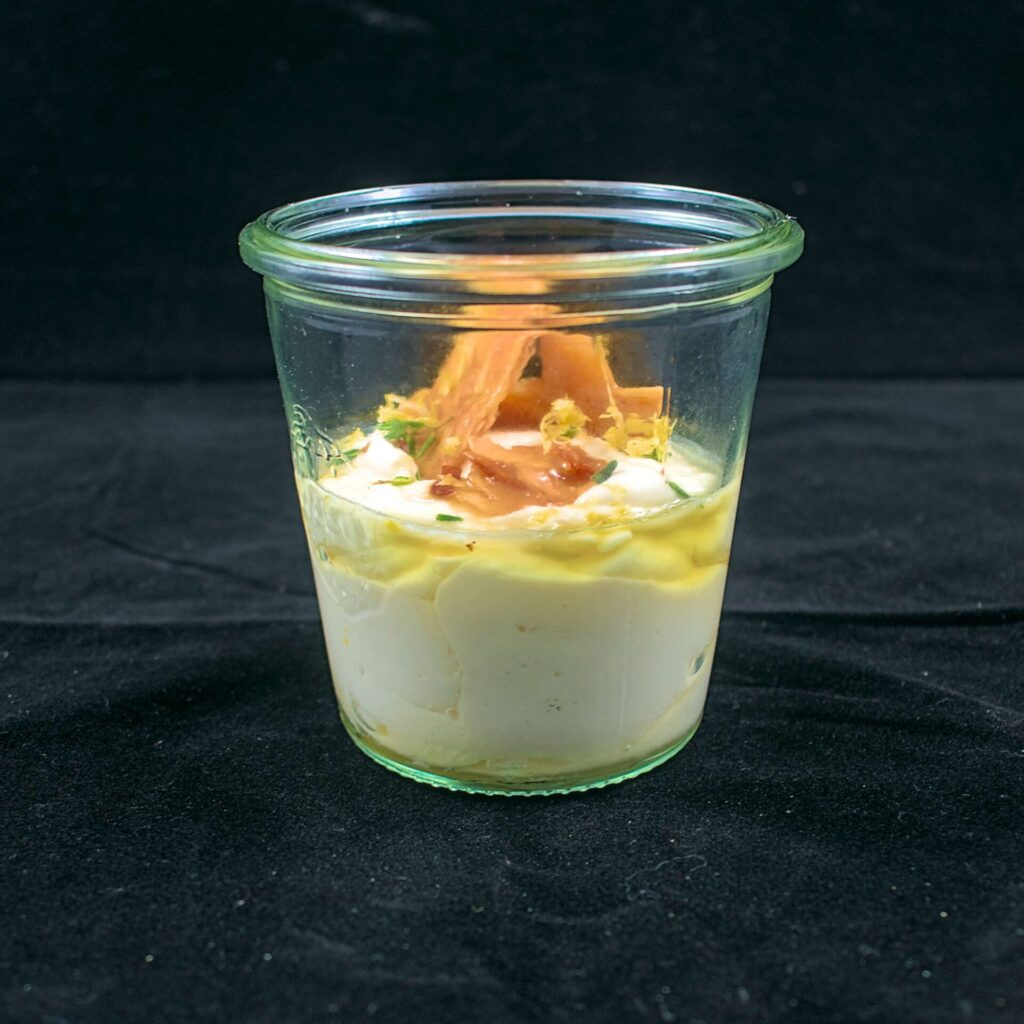 Zitronen-Ricotta-Crème mit Honig, Thymian & karamellisierten Mandeln